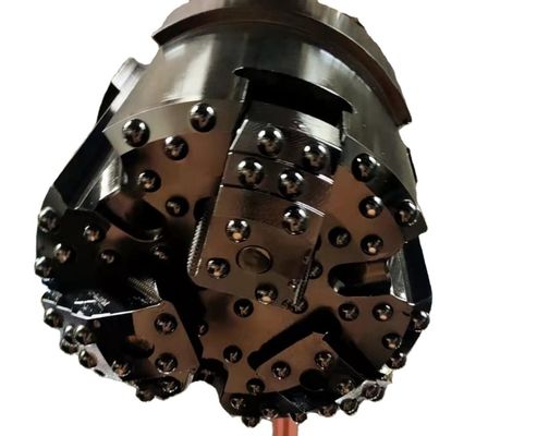 Буровая установка глубокого бурения с ходом слайдера 1200 мм для максимальной глубины бурения 1400 м и производительности