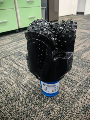 IADC637 6 1/2 дюймов Триконы каменные кусочки Поставщик API Стальные зубы TCI Триконы глиняные кусочки Вода Well Drill Bit