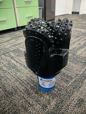 IADC637 6 1/2 дюймов Триконы каменные кусочки Поставщик API Стальные зубы TCI Триконы глиняные кусочки Вода Well Drill Bit